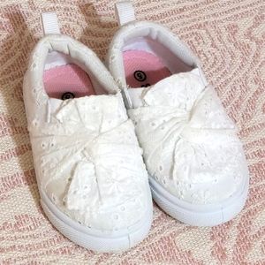 T5 EYELET TENNIS SHOES